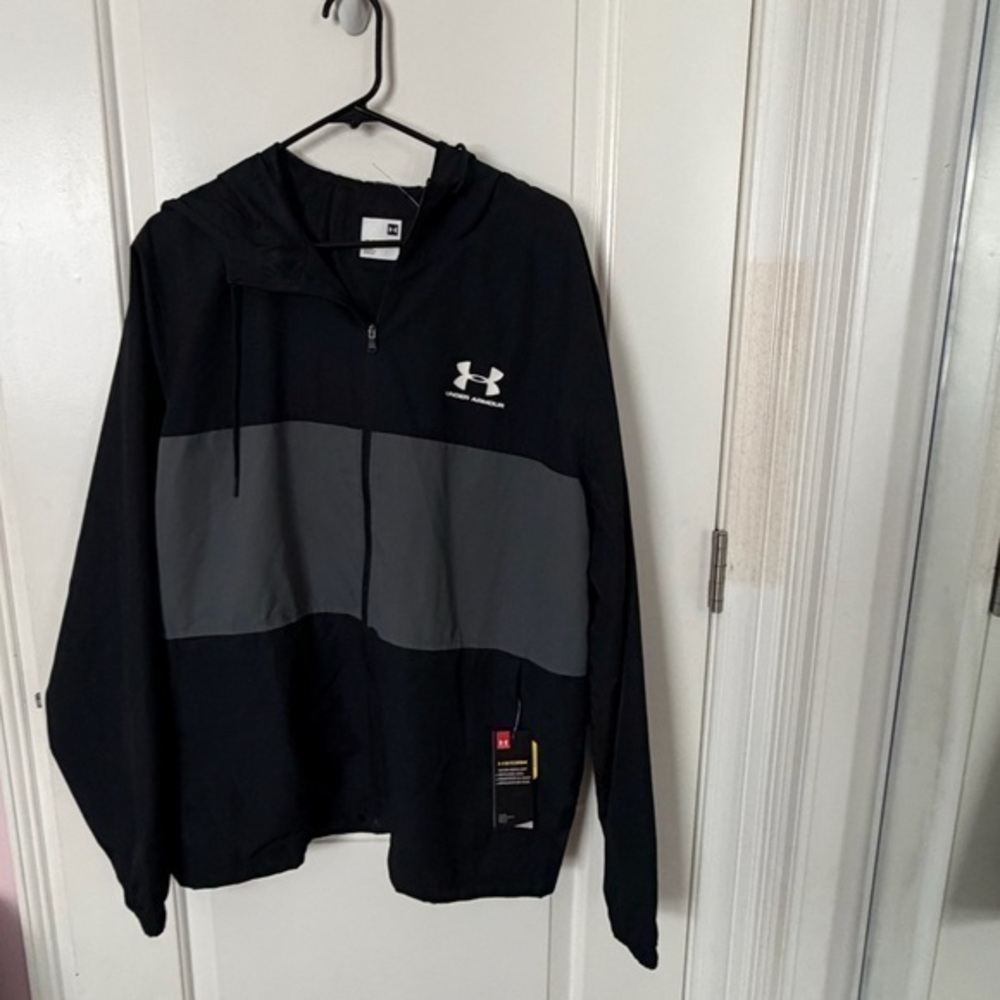 Under Armour men’s Black water repellent jacket